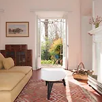 Bed & Breakfast Kefalomandouko