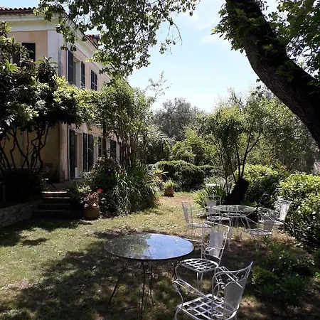 Bed & Breakfast Kefalomandouko 3*